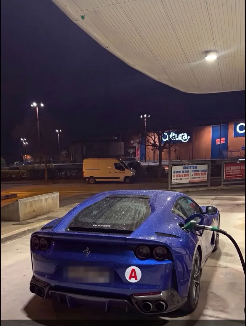 Après Volkswagen Golf remplacée par une Ferrari à la station-service